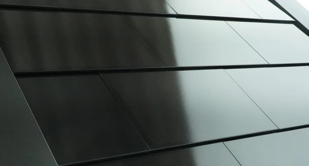 Střecha se solárními taškami PAXOS