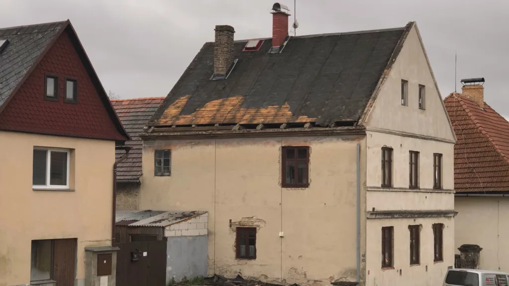 Vzhled staré střechy před rekonstrukcí