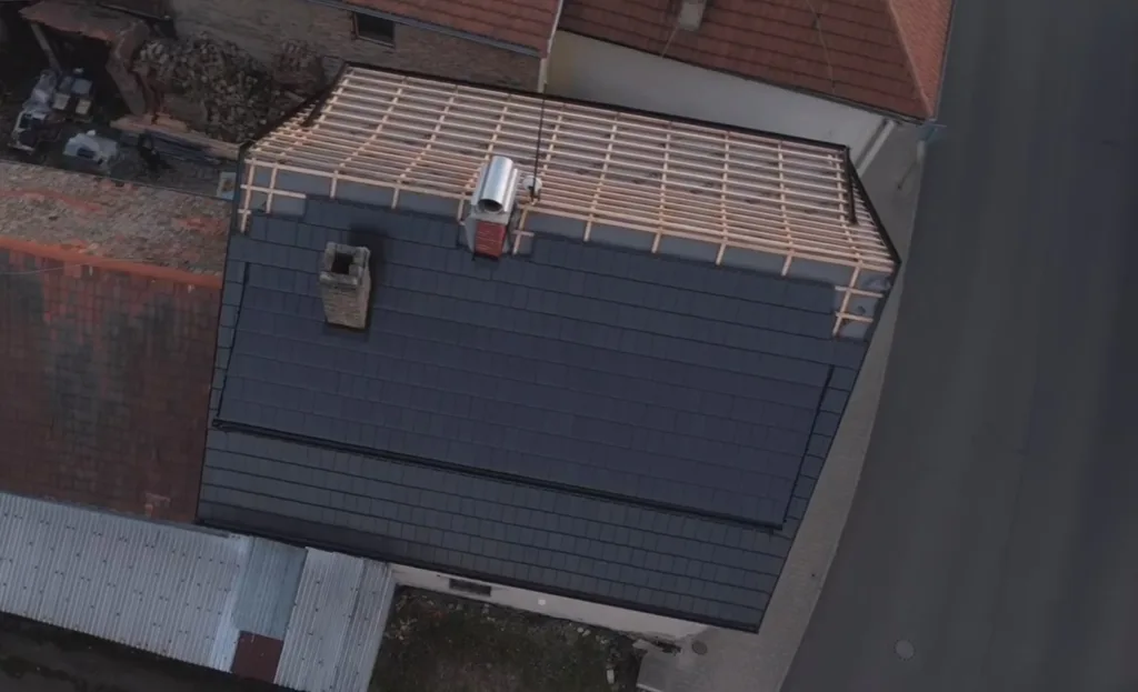 Rekonstrukce střechy s neaktivními taškami