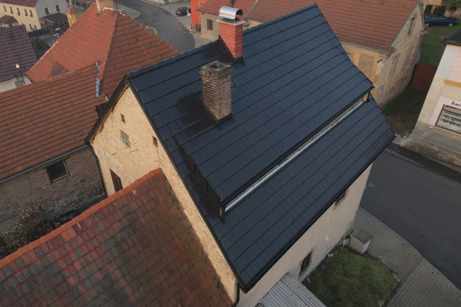 Moderní rodinný dům, který spojuje špičkový design s energetickou soběstačností