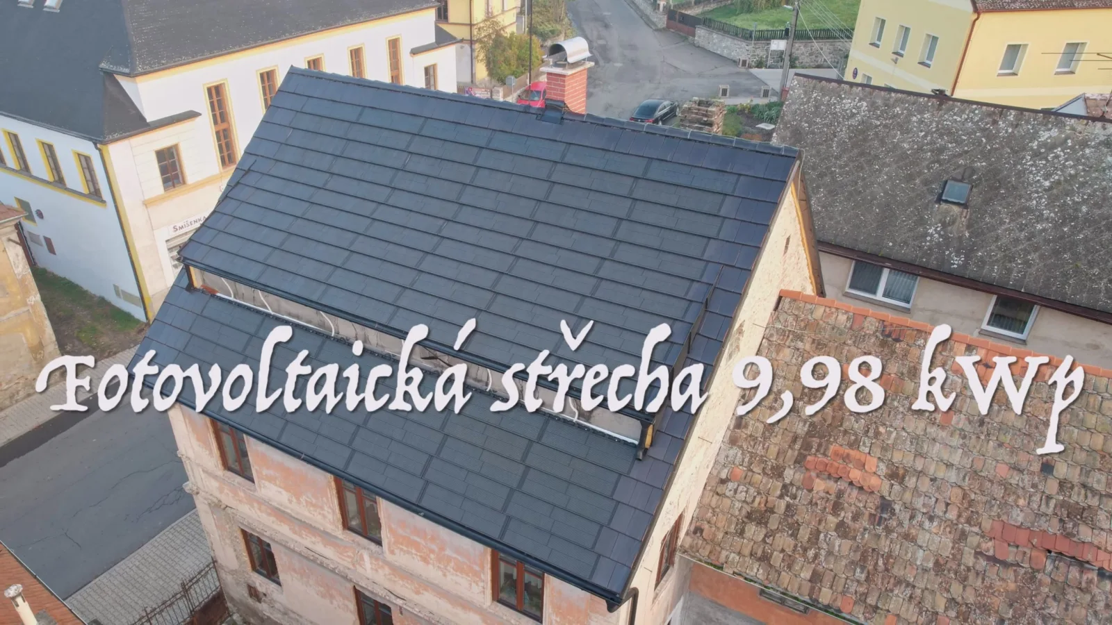 Finální podoba zrekonstruované střechy s dokonale integrovanou fotovoltaikou